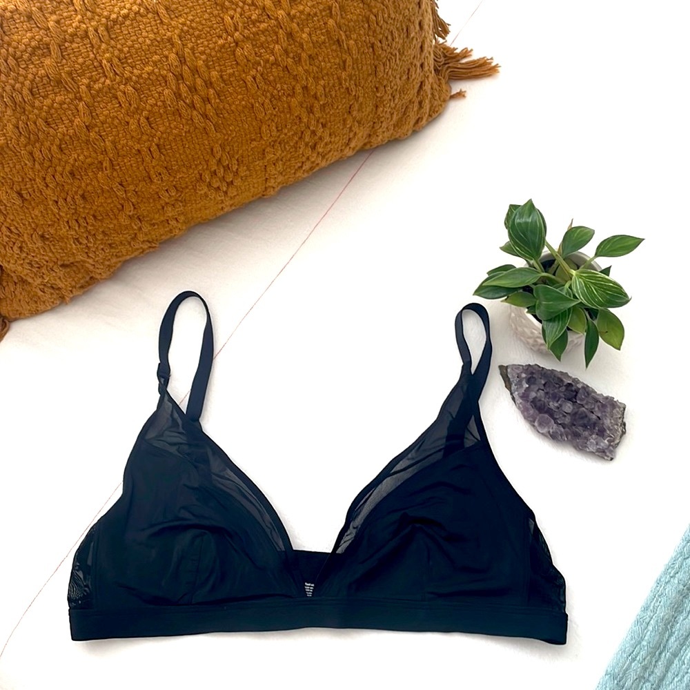 PARADE triangle bralette 🖤